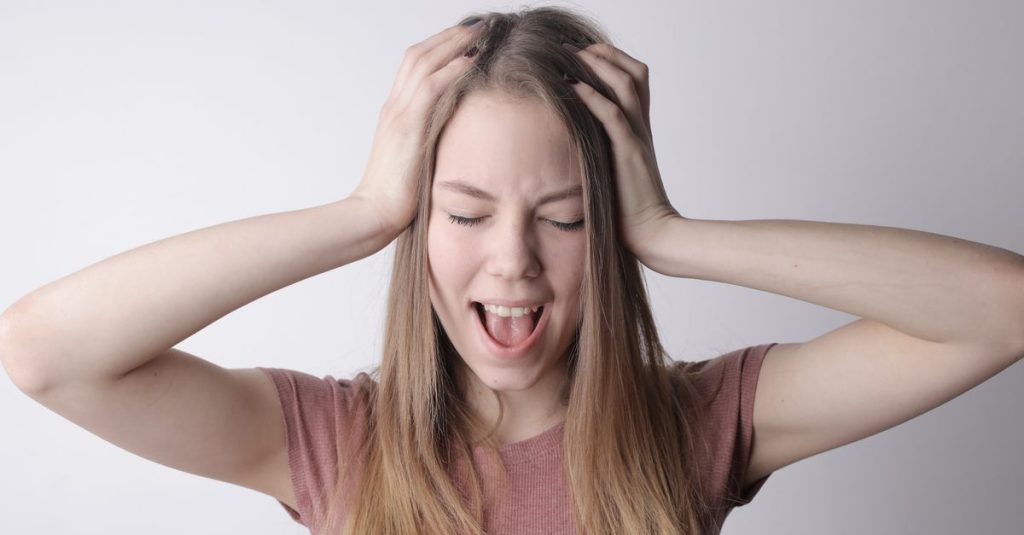 מיגרנה מול כאב ראש ממתח: מה ההבדל ומתי לדאוג